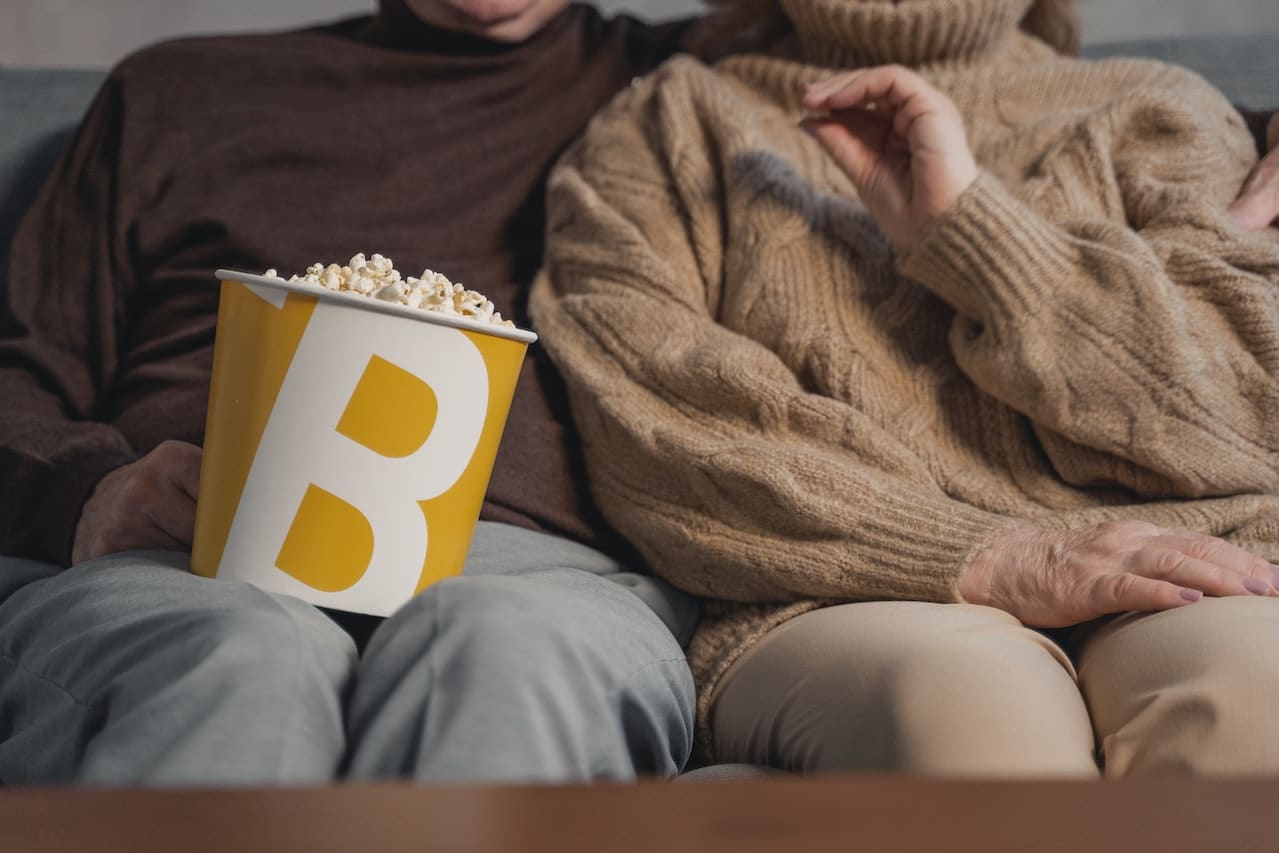 A couple with popcorns