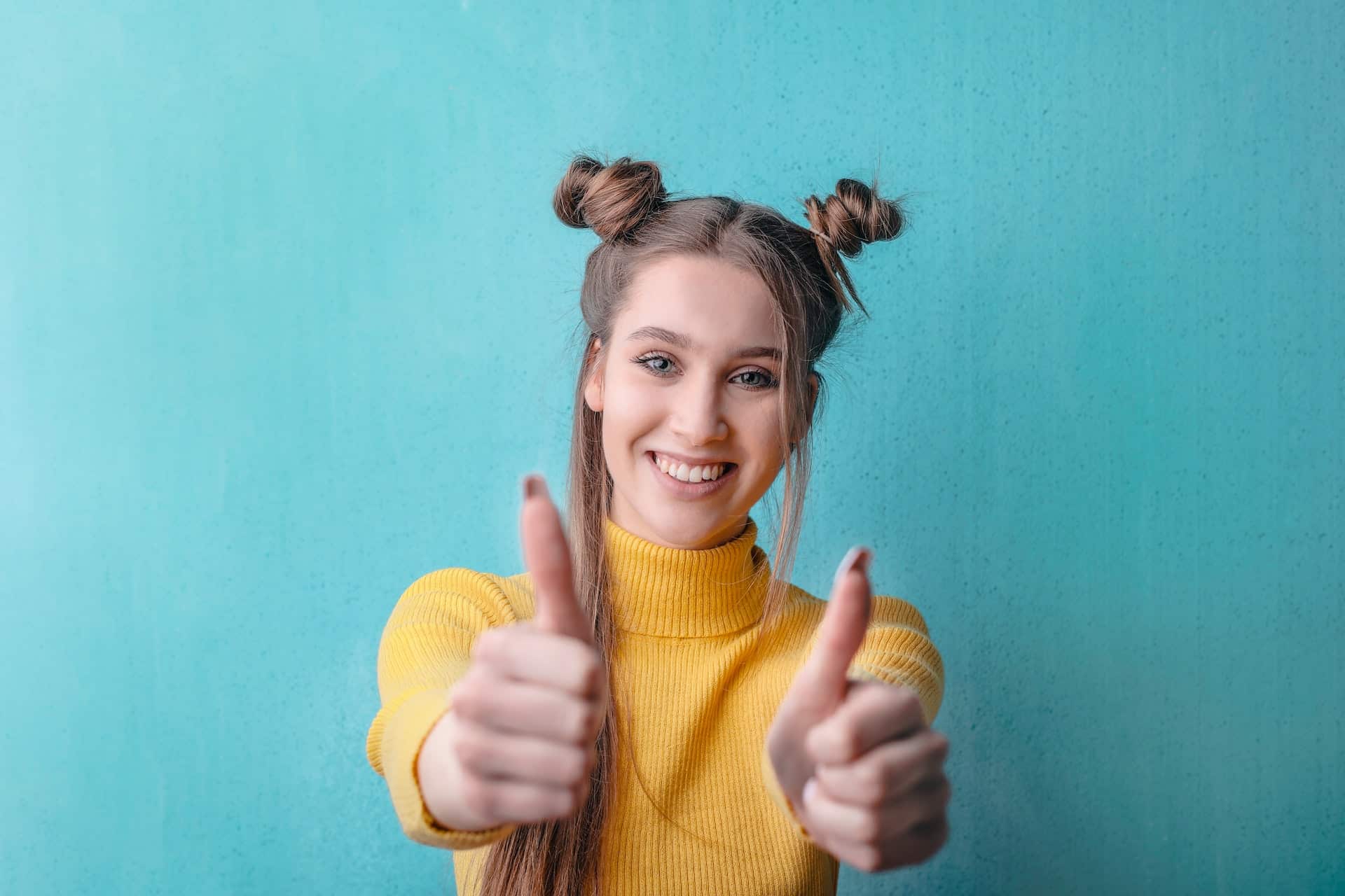 girl with thumbs up